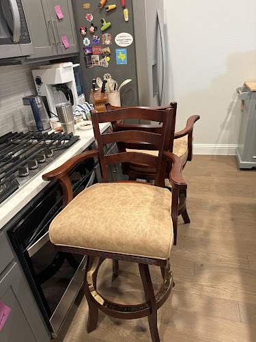 Larry's Furniture Clinic LLC