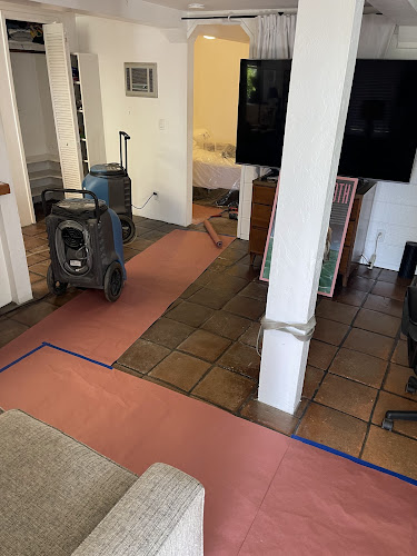 Chris' Cleaning & Flood Restoration