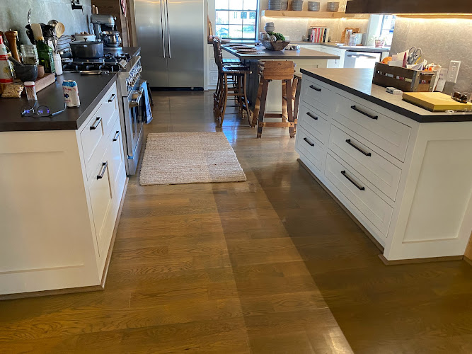 Hardwood Floors Refinishing Specialist